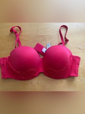 Victoria's Secret Body By Victoria Lined Strapless Red Bra 36B. Removable Straps